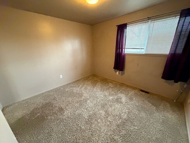 Building Photo - Townhome in great West End location