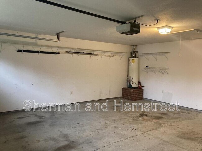 Building Photo - 914 Cannock St