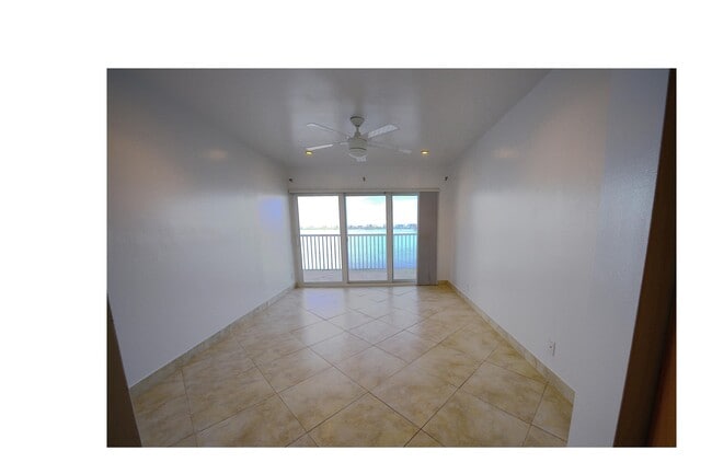 Building Photo - 100 Waterway Dr S