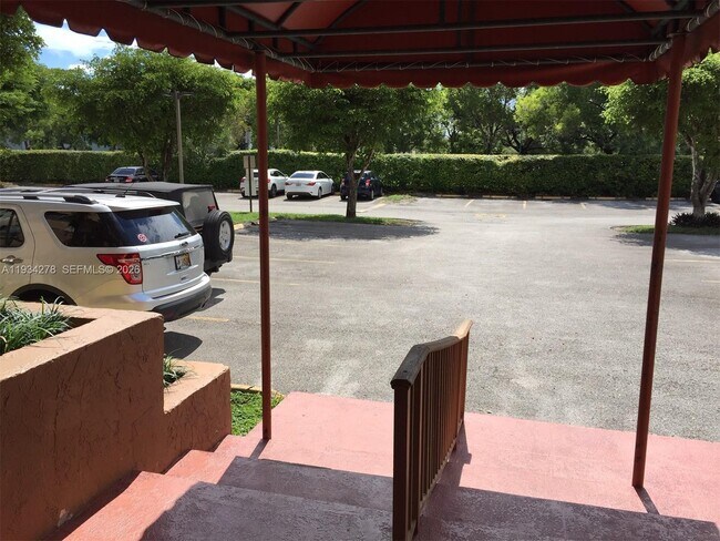 Building Photo - 1121 SW 122nd Ave