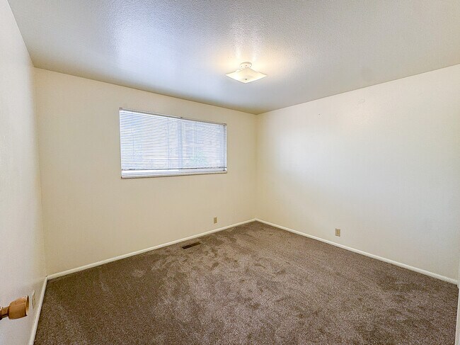 Building Photo - 1748 S 500 E