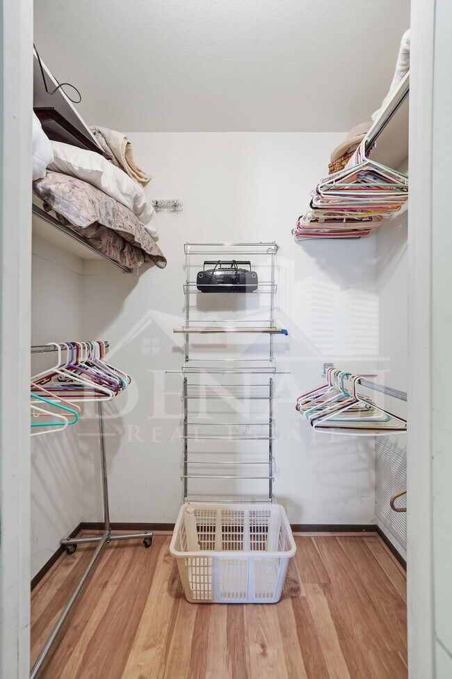 Building Photo - 9807 W Mockingbird Dr
