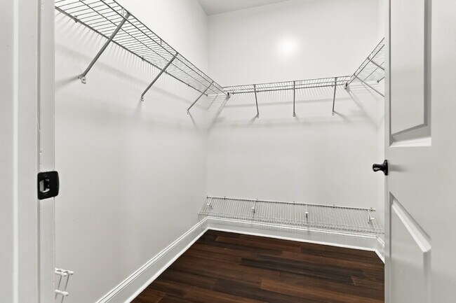 Building Photo - Updated Cottage 5 mins from Uptown Charlotte!