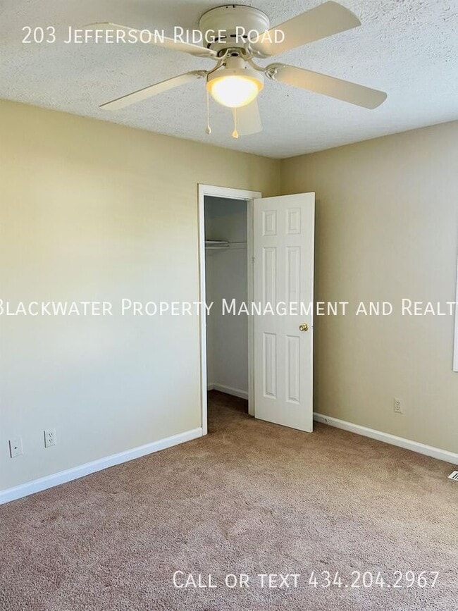 Building Photo - 203 Jefferson Ridge Rd