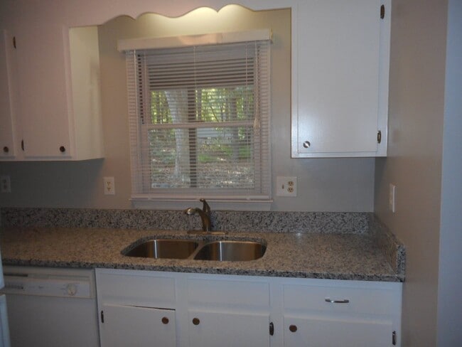 Building Photo - Pfafftown - Salem West!