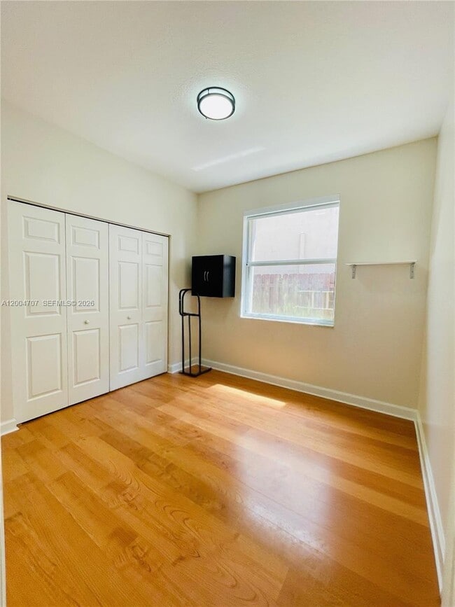 Building Photo - 4006 NE 20th St