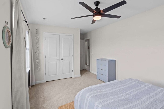 Building Photo - 410 Silverstone Pl