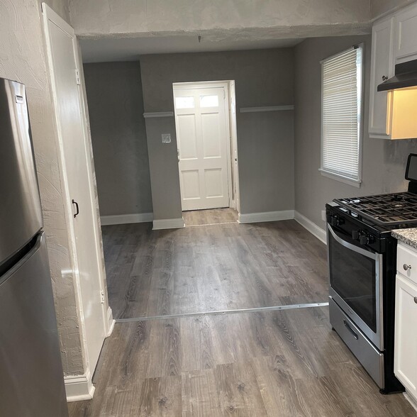 Building Photo - 4031 W Fairmount Ave