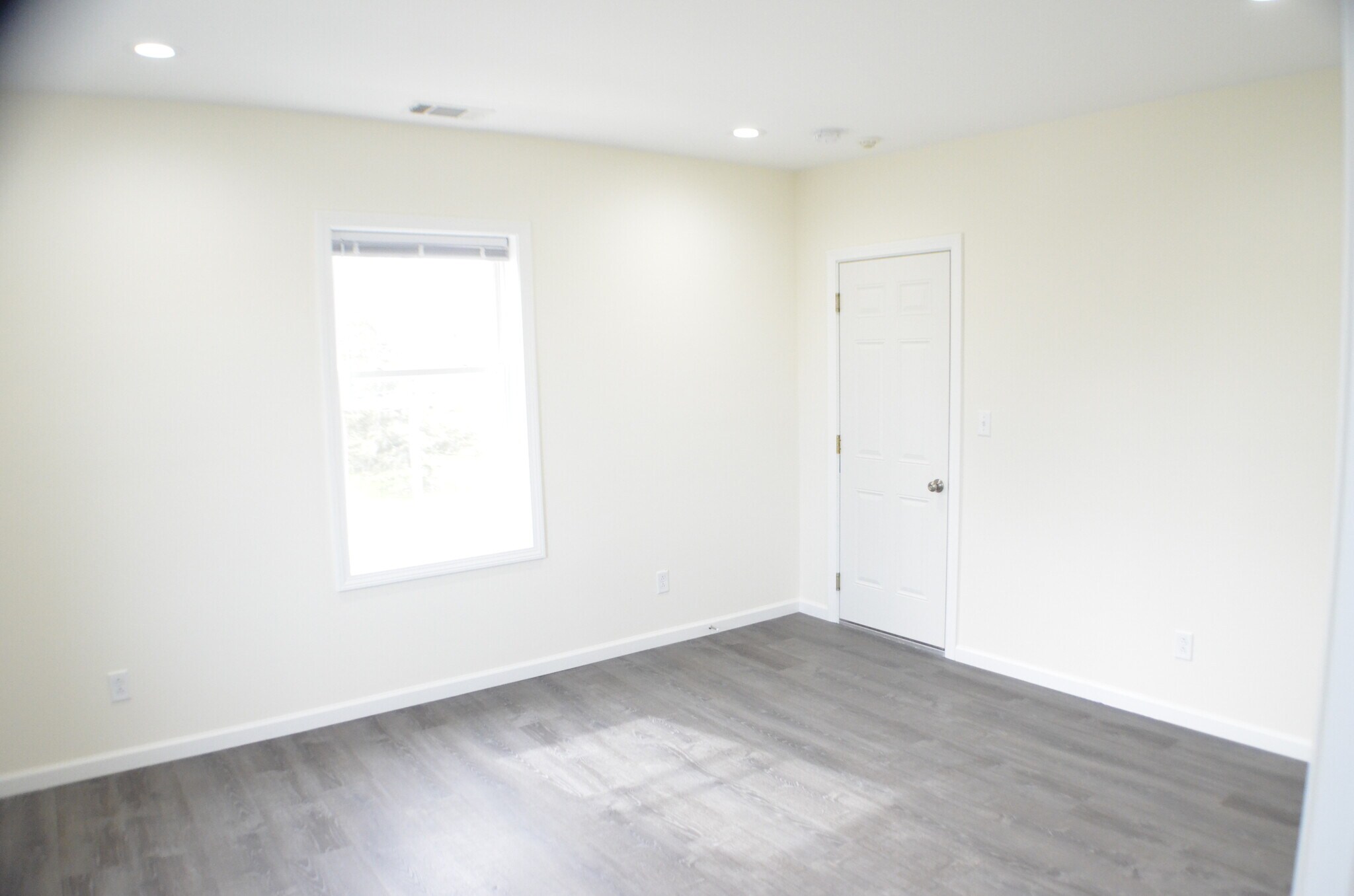 Building Photo - 563 Burritt St