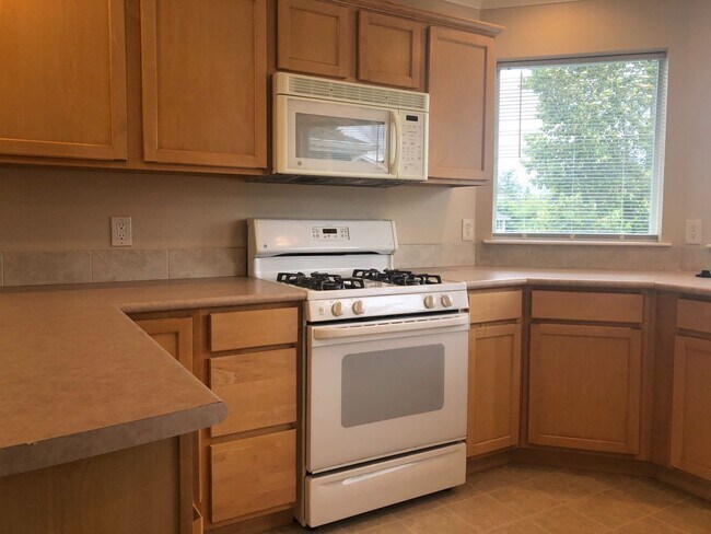 Building Photo - Walnut Grove 2 Bedroom, 2 Bath Condominium