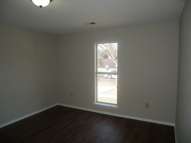 Building Photo - 6530 Jamestown Dr