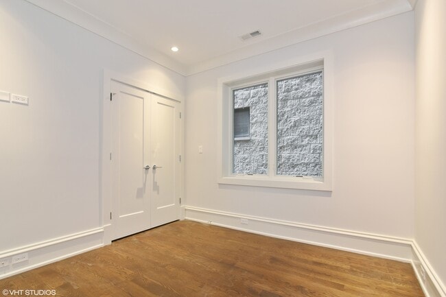 Building Photo - 3533 N Wilton Ave