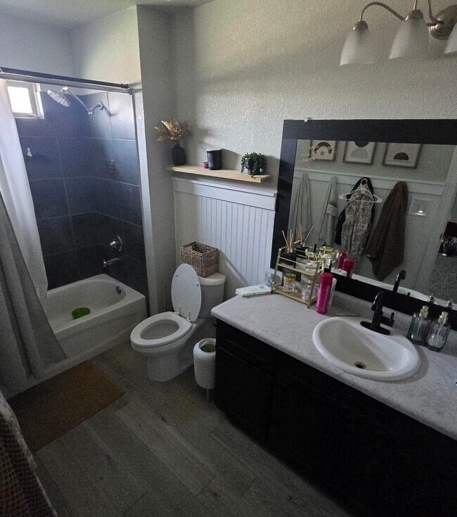 Building Photo - Mescal Bean