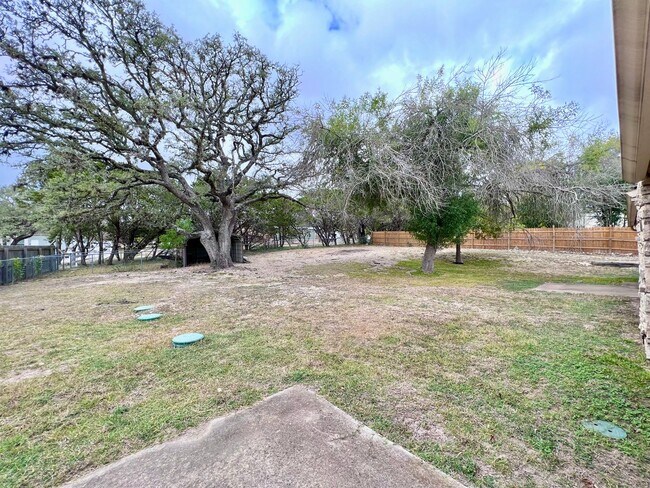 Building Photo - Comfortable 3/2 Home