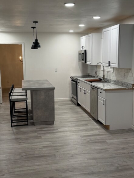 Building Photo - 1000 Flint Way