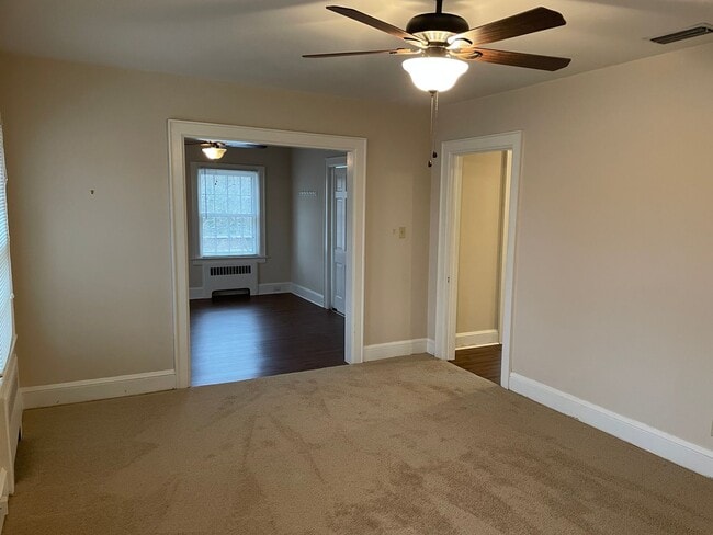 Building Photo - 2 Bedroom Apartment - Statesville Downtown