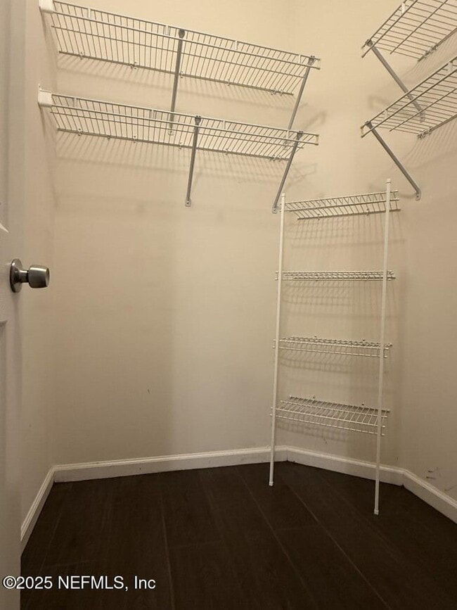 Building Photo - 516 Hopewell Dr