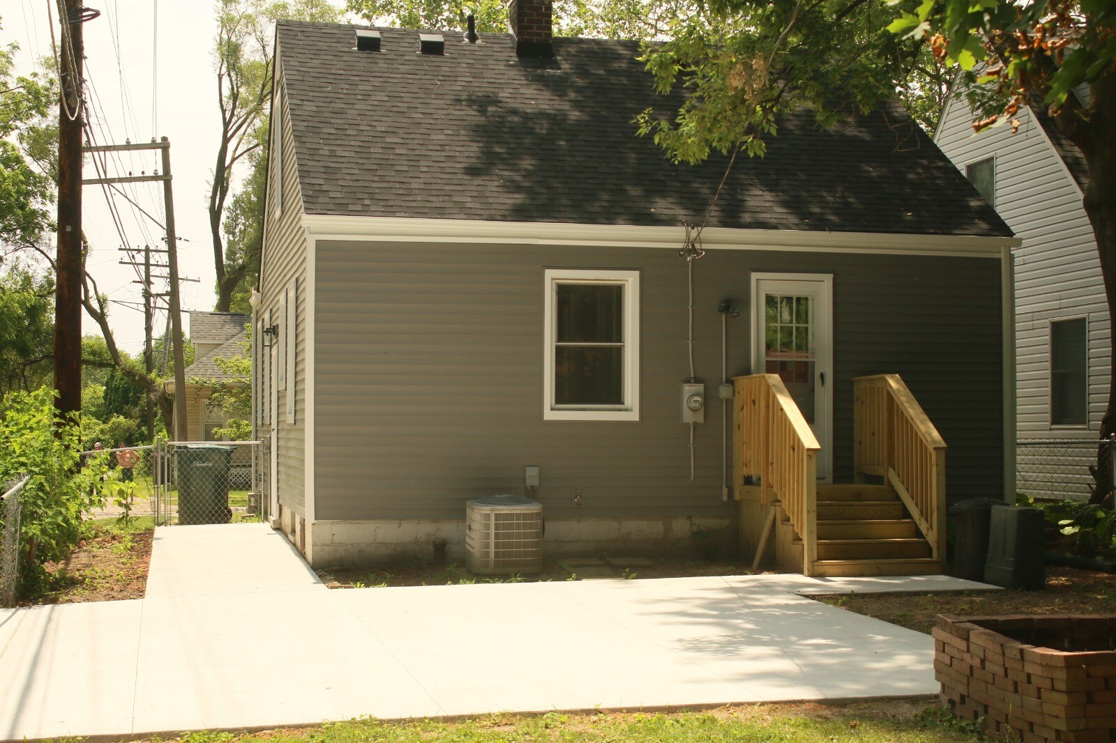 Building Photo - 23030 Beech St