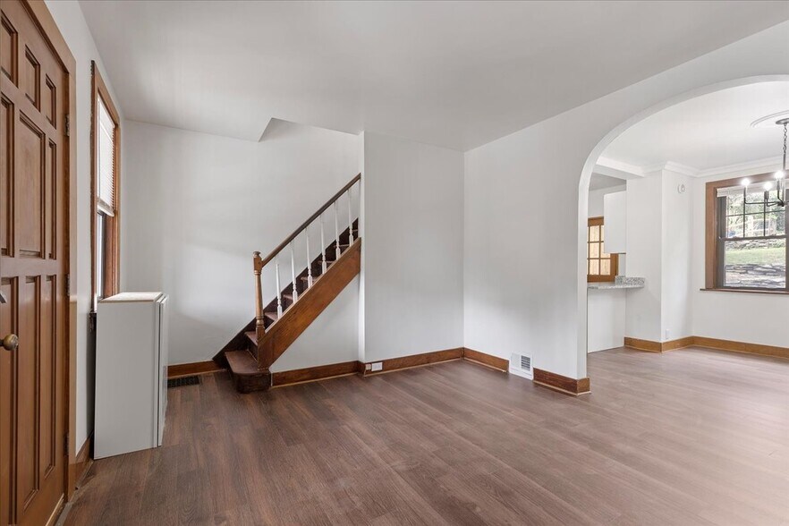 Building Photo - 3033 Brentwood Ave