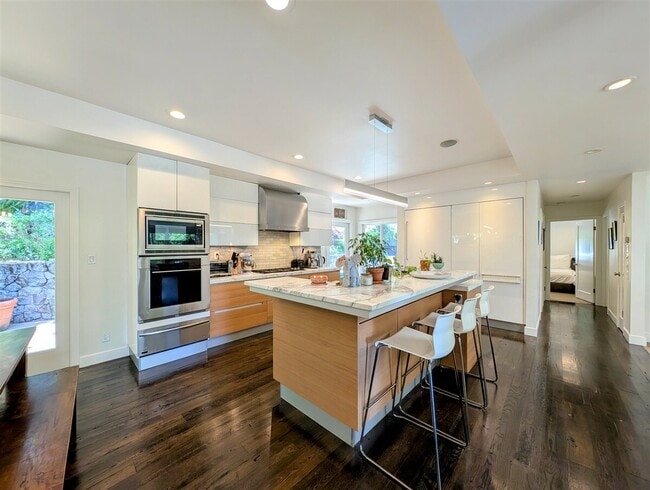 Building Photo - 10 Idalia Ct