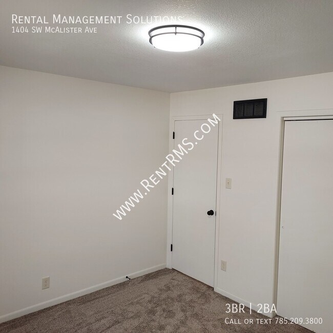 Building Photo - 1404 SW McAlister Ave