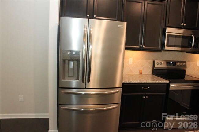 Building Photo - 6017 Sweetbay Ln