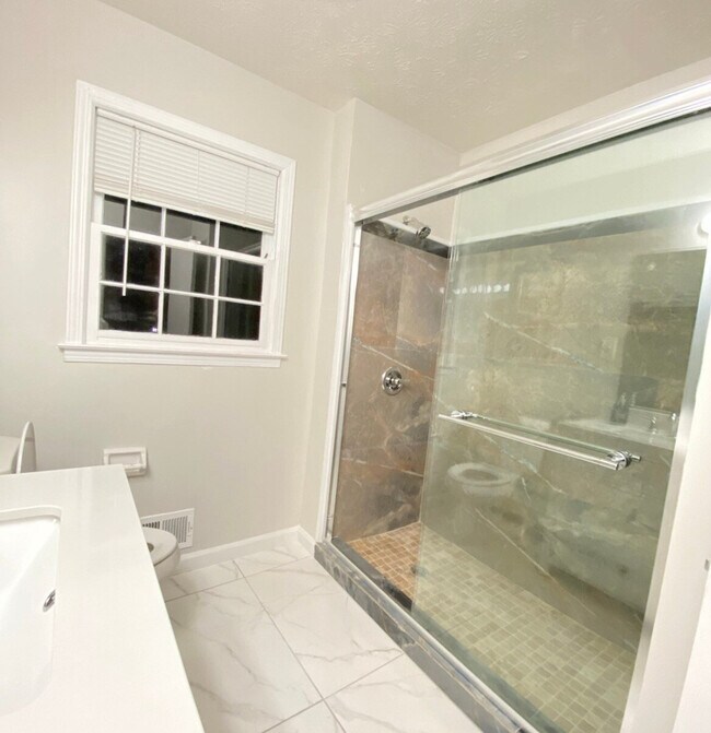 Building Photo - 175 Michael Dr