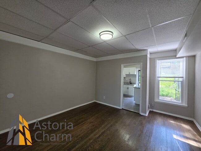 Building Photo - 1418 N Dukeland St