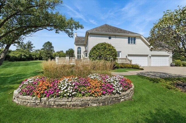 Building Photo - 9200 Falling Waters Dr W