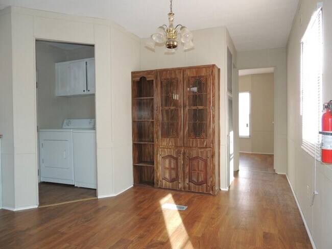 Building Photo - 965 Weems Chapel Rd