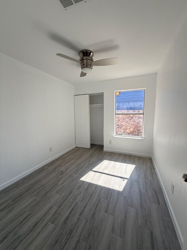 Building Photo - 5729 Saplinas Rd