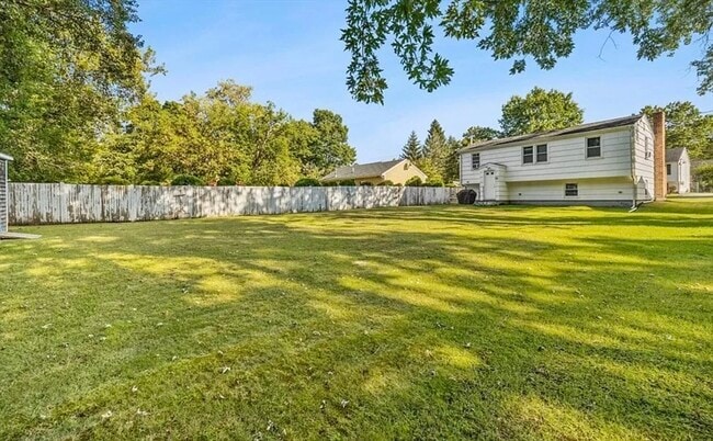 Building Photo - 11 Boyden St