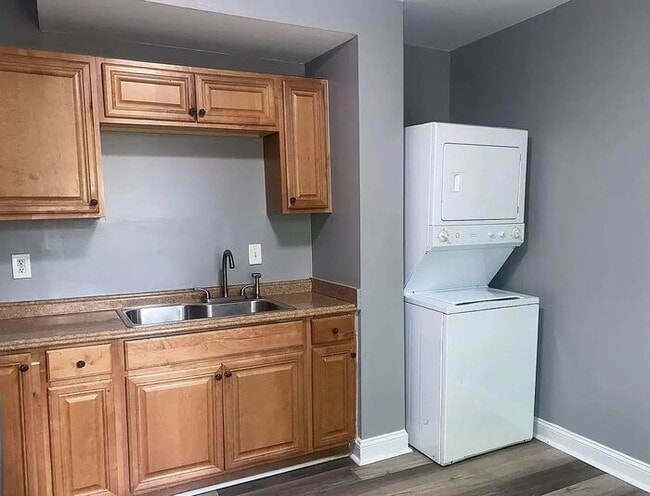 Building Photo - 3 Bedroom Detached Home