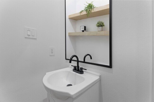 Building Photo - 518 Clinton St