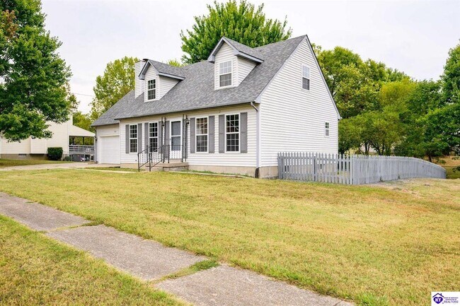 Building Photo - 2001 Oak Meadow Dr