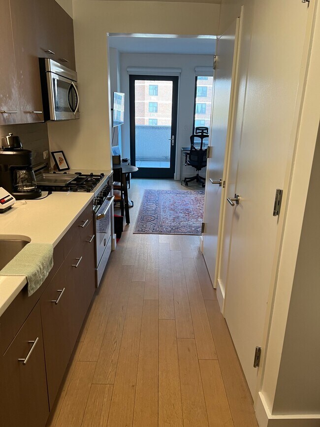 Building Photo - 145 Clinton St