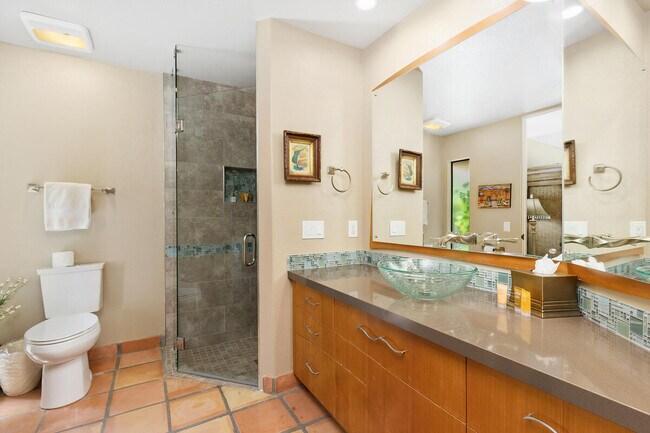 Building Photo - 76900 Avenida Fernando