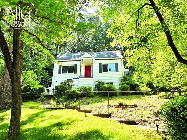 Building Photo - 722 McIntire Rd