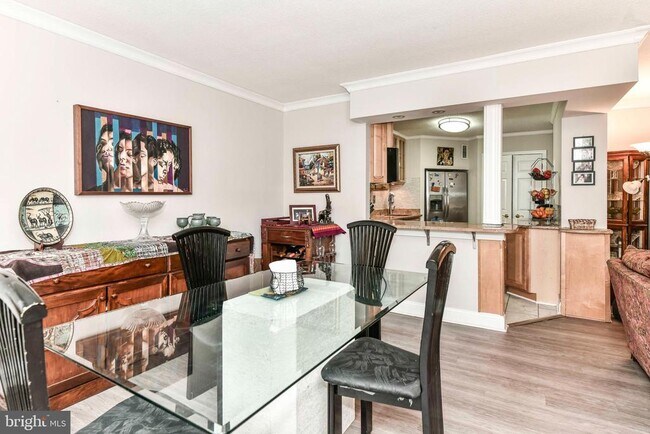 Building Photo - 309 Yoakum Pkwy