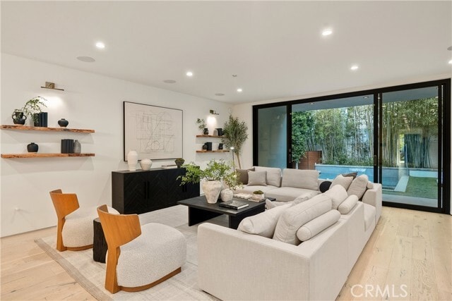 Building Photo - 4242 Vantage Ave