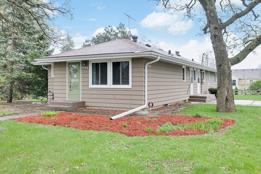 Building Photo - 996 Larpenteur Ave West