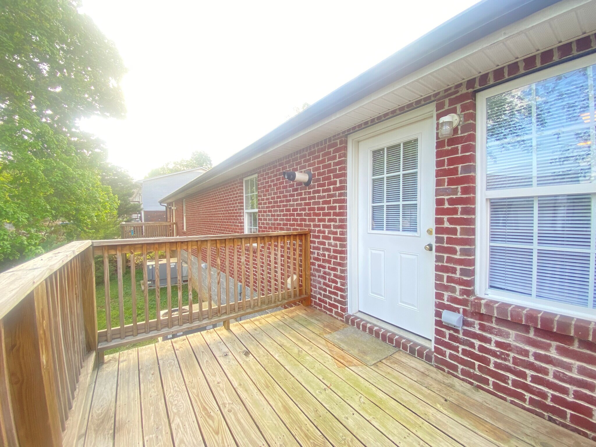 Building Photo - 200 E 14th St