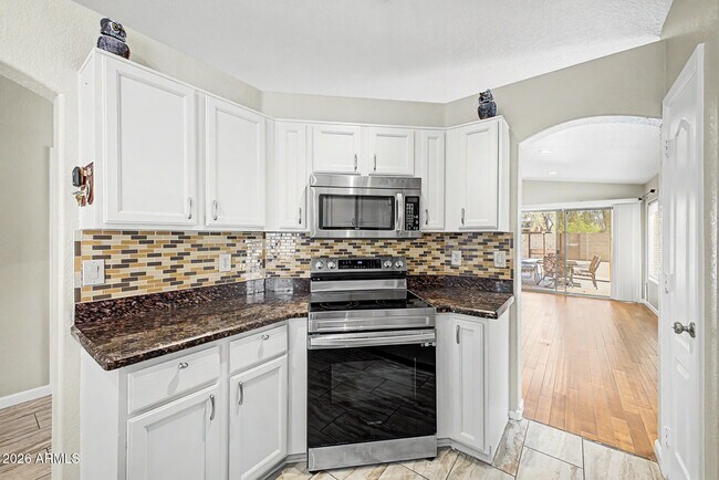 Building Photo - 558 W Bluefield Ave