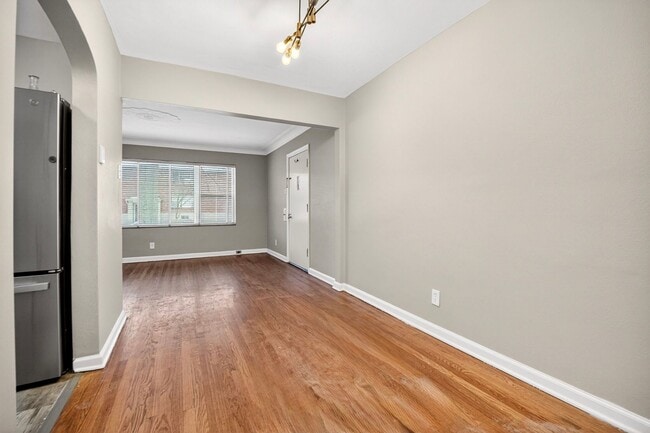Building Photo - In awe of GARAGE ($1,495/mo)