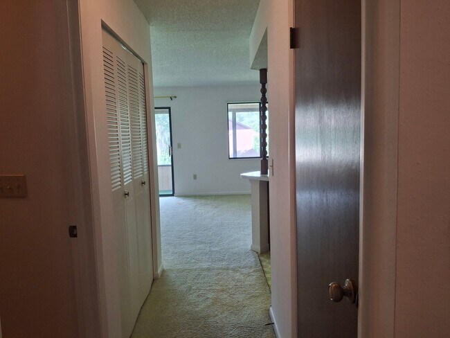 Building Photo - 2/2 in Silver Spring Shores 55+