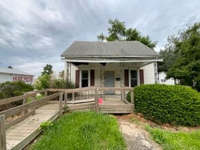 Building Photo - 1102 N Bowman Ave