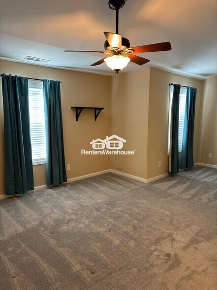 Building Photo - 5021 Sherwood Way