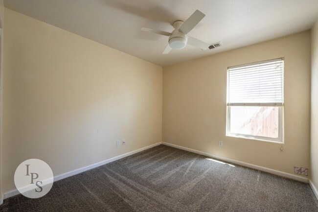 Building Photo - Fresno South East Home, 3BR/2BA, Built 200...