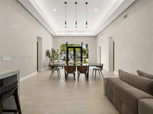 Building Photo - 543 NE 109th St