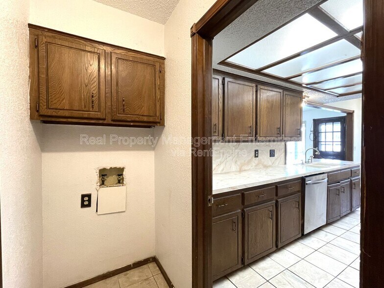 Building Photo - 3009 Big Oak Dr